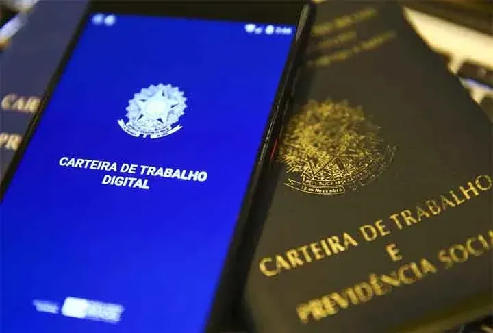 Contingente de trabalhadores com carteira assinada no setor privado atinge patamar recorde - (crédito: Agência Brasil)