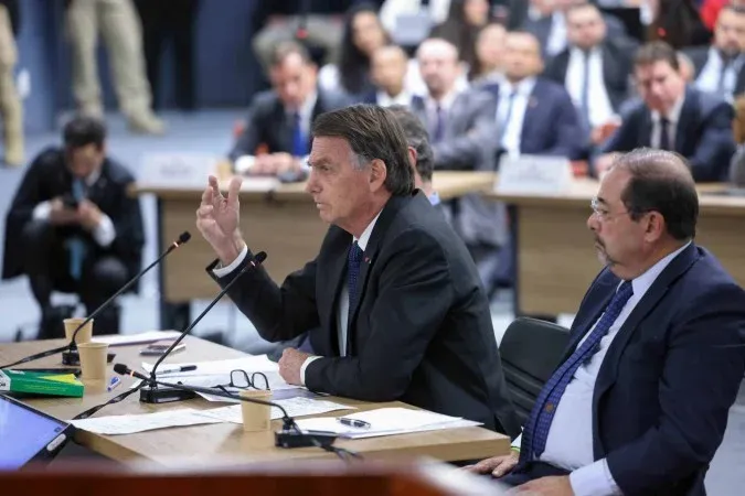 "Não tem indício nenhum. Era uma reunião que não era para ser gravada, era uma retórica, um desabafo. Peço desculpas. Eu não tinha intenção de afirmar nenhum desvio de conduta de vocês", disse Bolsonaro - (crédito: Antonio Augusto/STF)