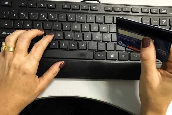 De acordo com levantamento da Serasa, cerca de 206 mil consumidores no DF têm dívidas que poderiam ser quitadas com até R$ 100. - (crédito: Marcello Casal Jr/Agência Brasil)