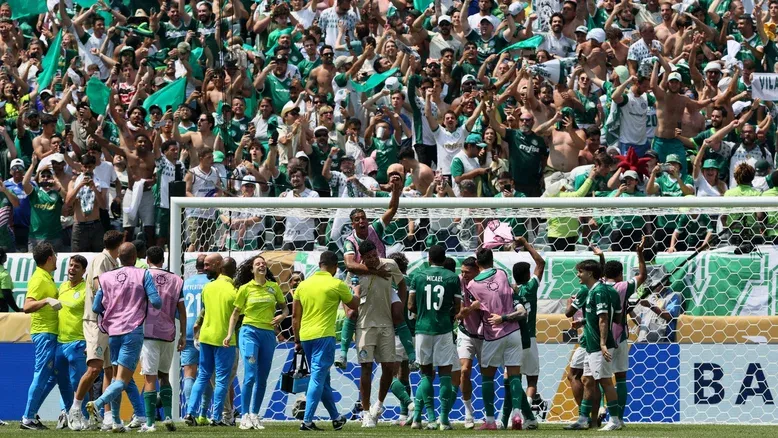 Jogadores do Palmeiras comemoram a classificação na Copa de Clubes  Foto: IMAGN IMAGES via Reuters/Caean Couto
