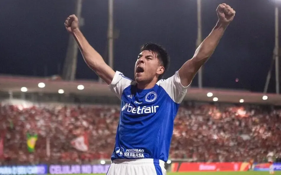 Zagueiro Villalba comemora primeiro gol do Cruzeiro contra o CRB, no Estádio Rei Pelé (Foto: Rafael Vieira/Cruzeiro)