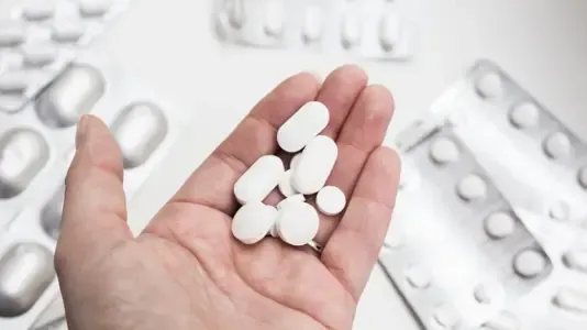 Especialista reforça que remédios aliviam sintomas, mas não tratam a causa do problema © DR