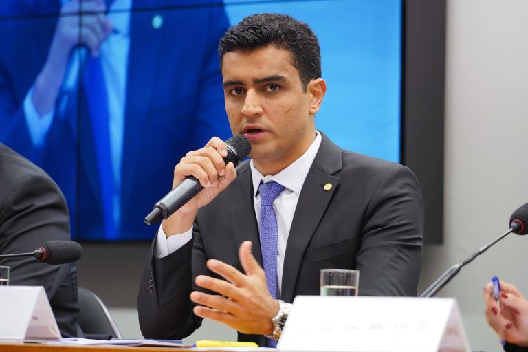 JHC quer disputar governo com apoio de Lula e dos adversários, segundo o colunista Lauro Jardim.jpg