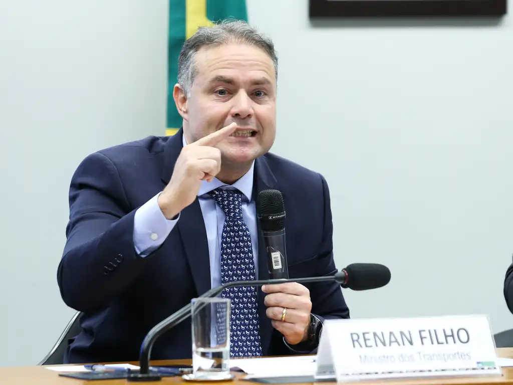 Renan Filho tem fortes apoios e preferência da maioria dos alagoanos.webp