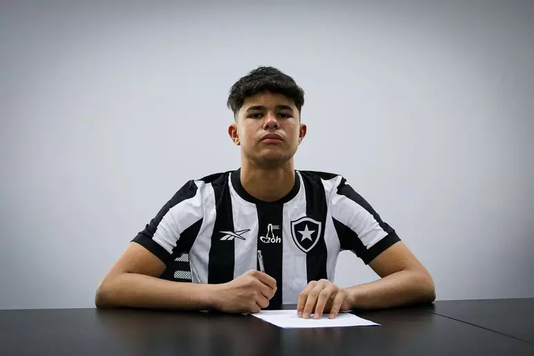 Bruninho é o novo reforço das categorias de base do Botafogo Foto: Reprodução/Instagram/Bruninho Samudio  
