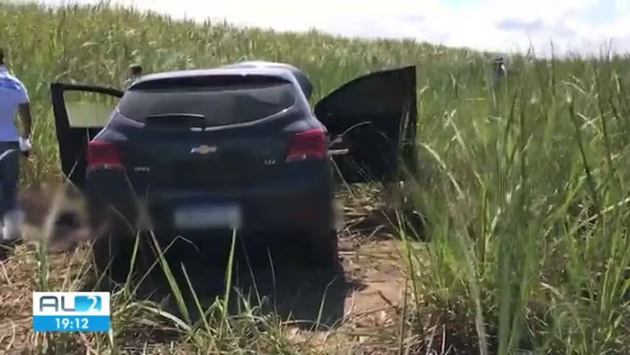 Corpo de Márcio Vieira foi encontrado em área de canavial, no Benedito Bentes — Foto: Reprodução