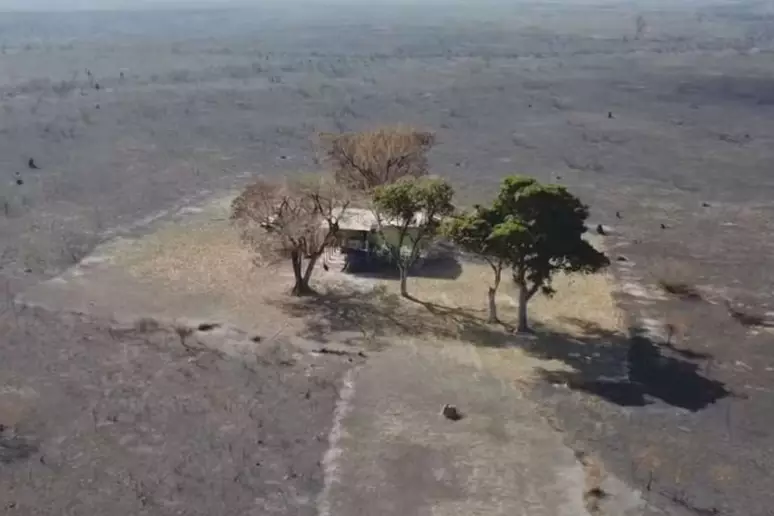 Imagem impressionante mostra local próximo ao rio em Corumbá Foto: Reprodução/TV Globo