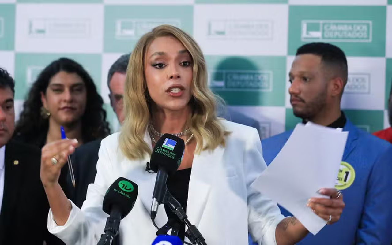 A deputada federal Érika Hilton protocolou a PEC ontem — Foto: Lula Marques/Agência Brasil