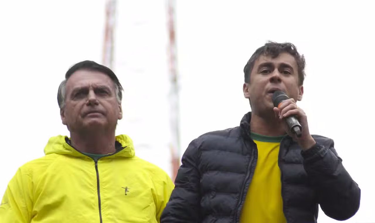 Ex-presidente Jair Bolsonaro e o deputado Nikolas Ferreira — Foto: Raul Luciano/Ato Press/Agência O Globo-Resize.com.jpg