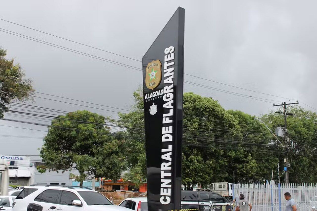 Homem foi preso e levado para a Central de Flagrantes — Foto: Ascom PC-AL