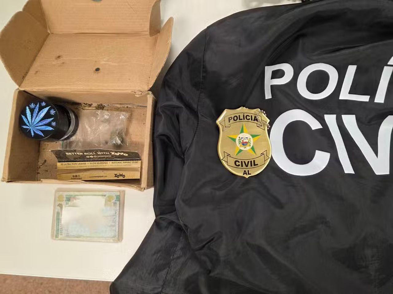 Droga foi encontrada em bagagem de passageiro no Aeroporto Internacional Zumbi dos Palmares — Foto: Divulgação/PC